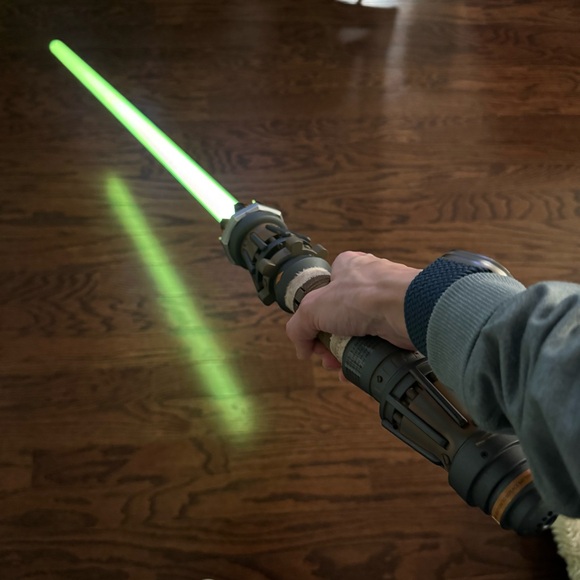 Rey Skywalker Legacy LIGHTSABER Hilt - Star Wars: Galaxy's Edge - Picture 4 of 17